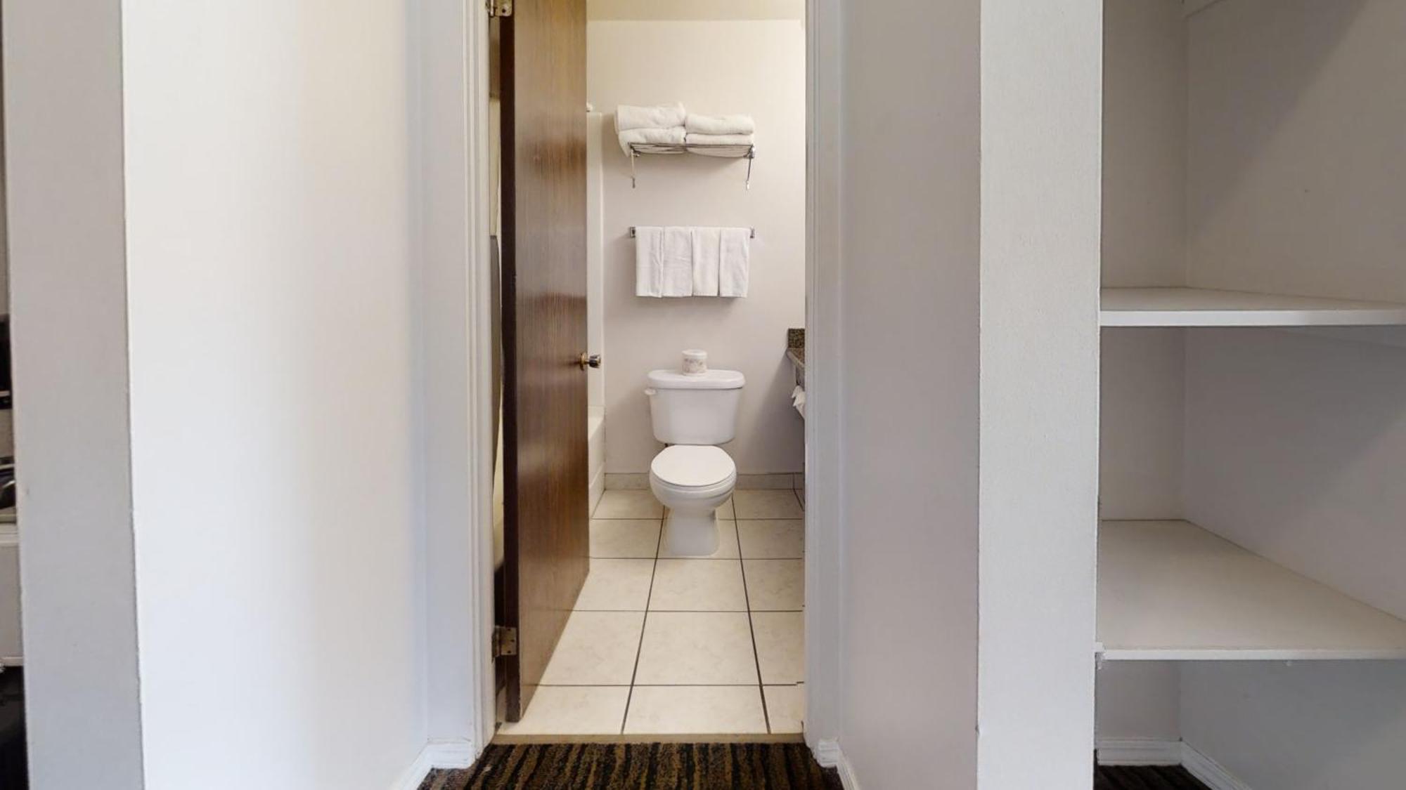 Recreation Inn And Suites كيلوانا المظهر الخارجي الصورة